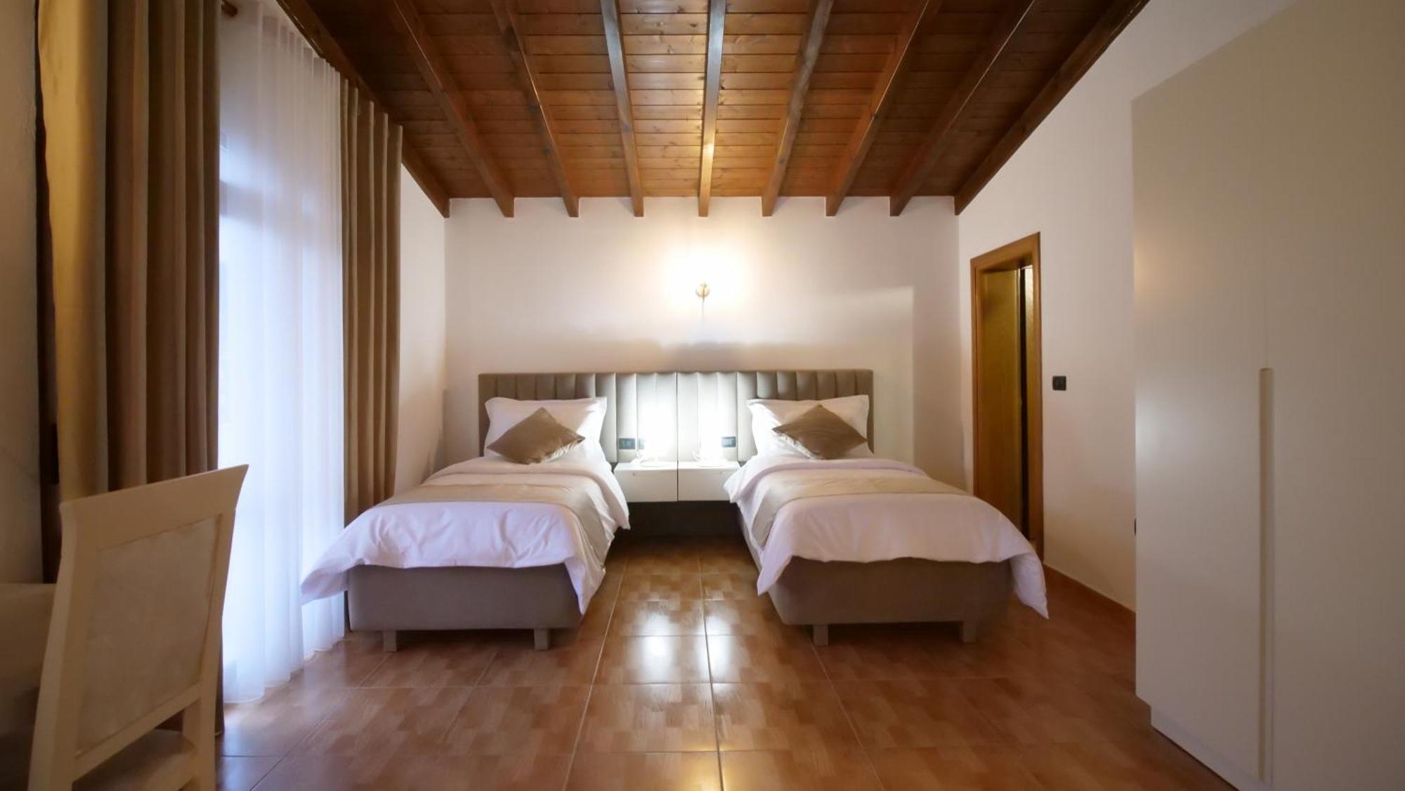 Vila Malasi Berat Exterior foto